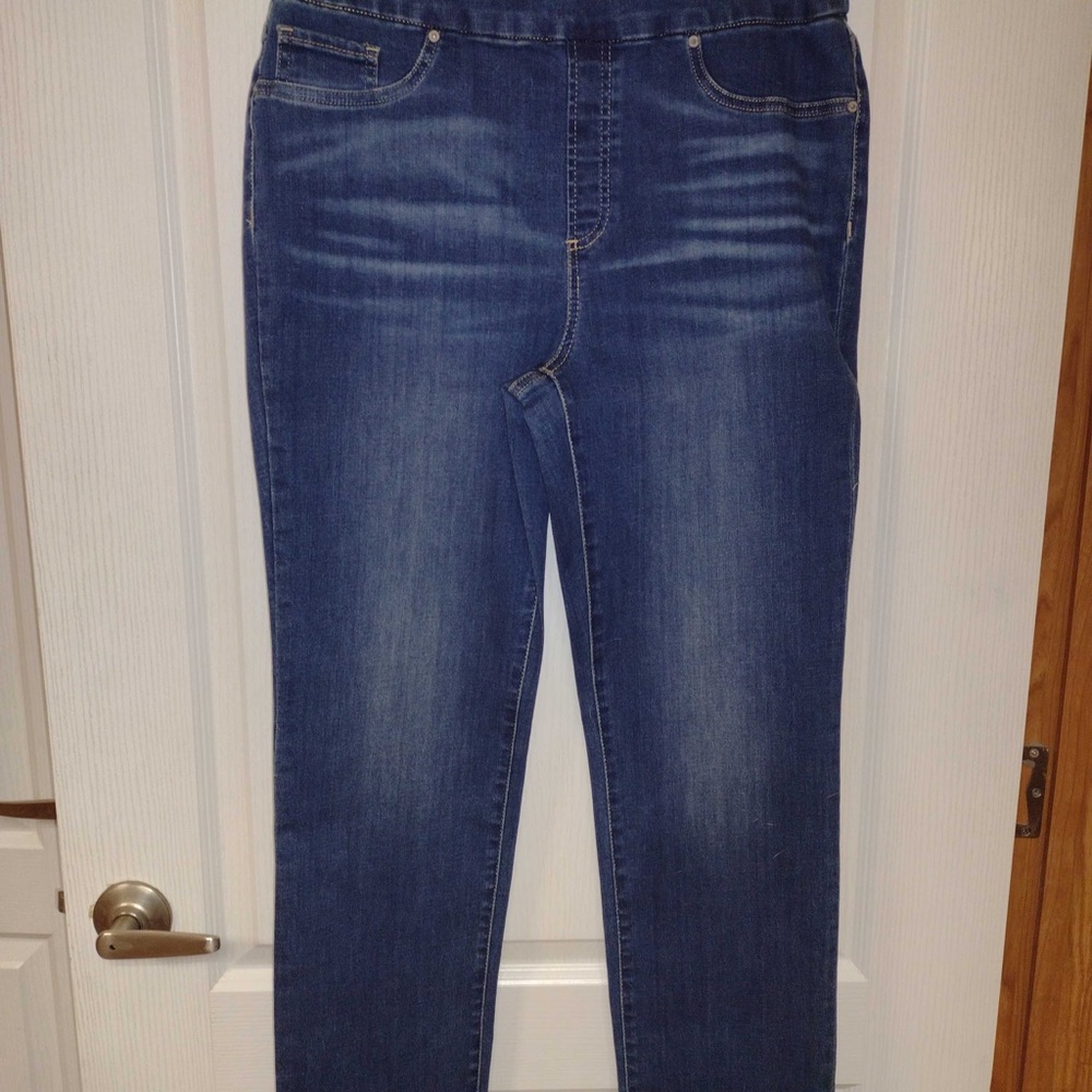 Chico’s Pull On Straight Jegging